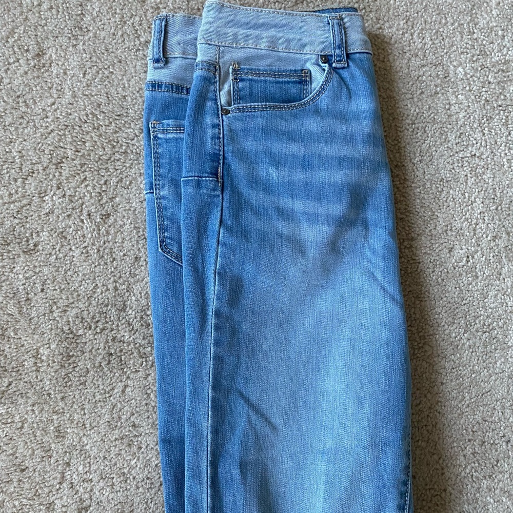 Ripped light blue jeans